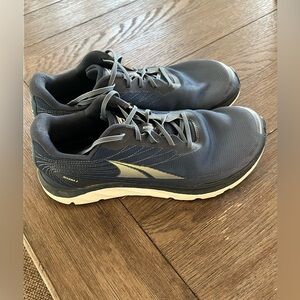 Men’s Altra Rivera 2 size 10.5